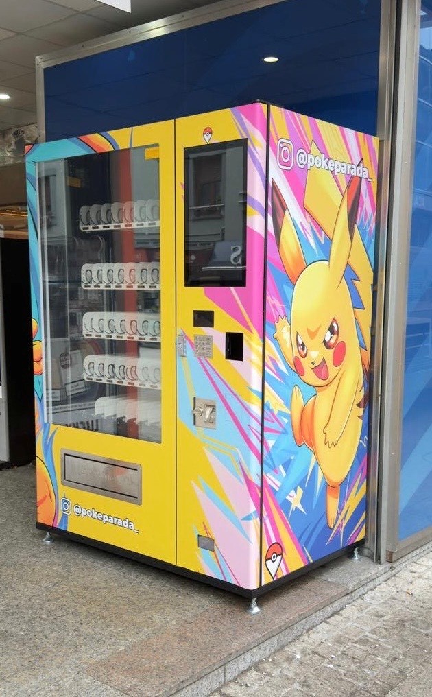 Máquina expendedora de cartas Pokémon Poképarada en Andorra la Vella - La Poképarada